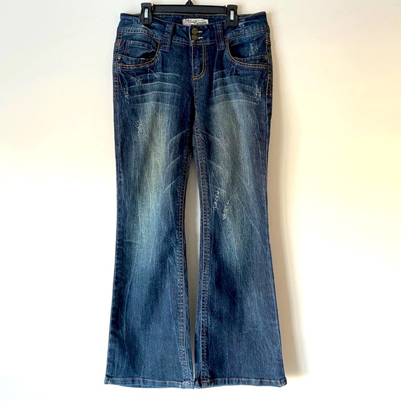 Wallflower Jeans Wallflower Womens Decorative Distress Flare Leg